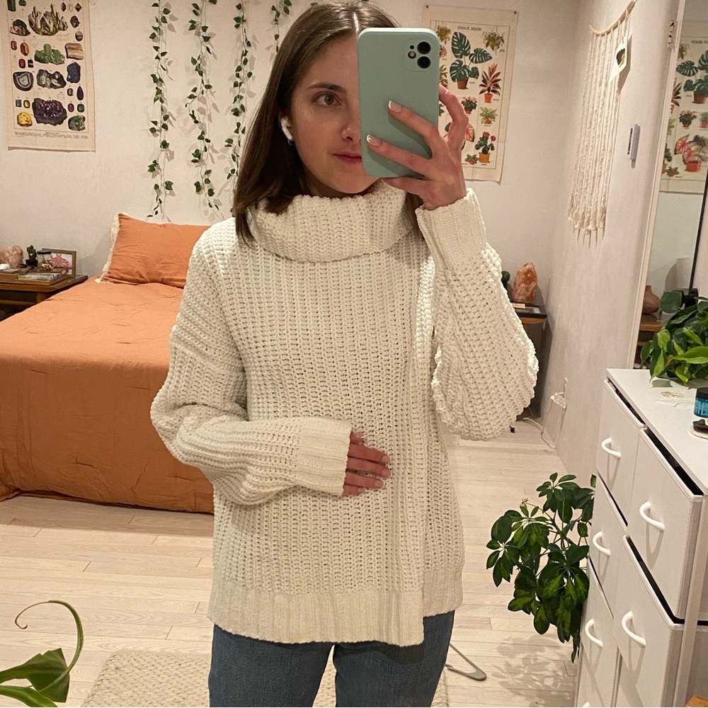 Hollister Chunky White Sweater
